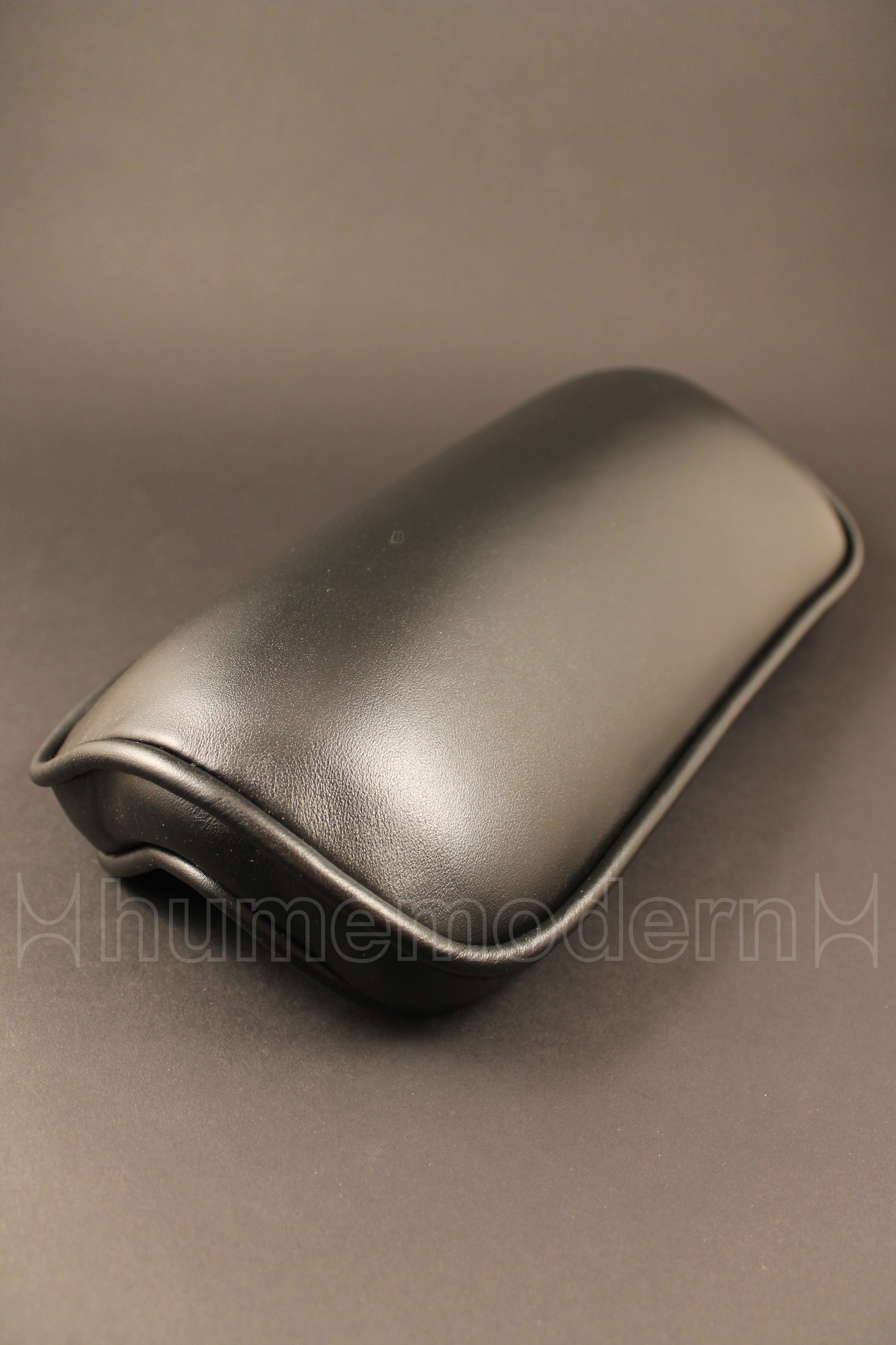 Eames Lounge Chair ES670 black leather Arm Pads