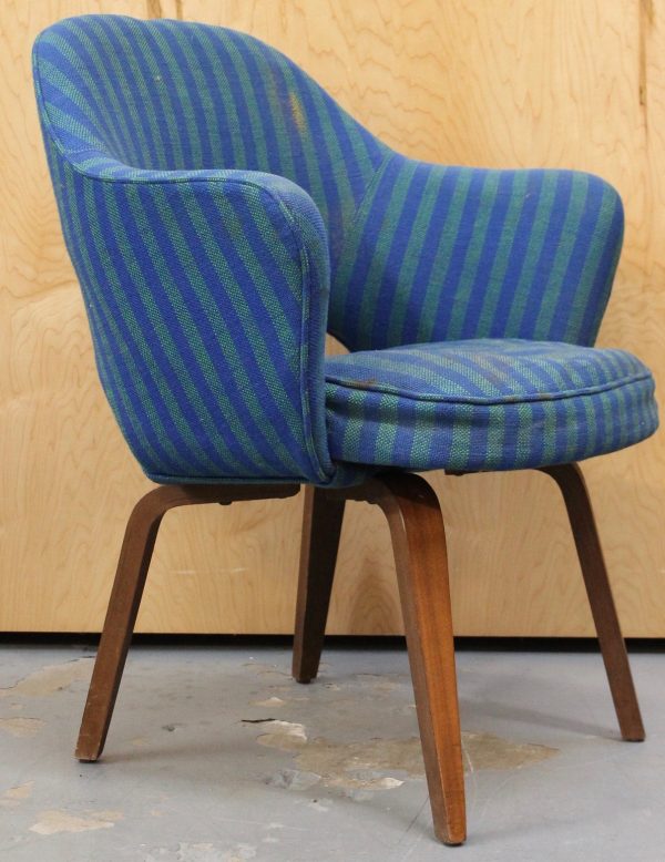 photo of side of blue striped fabric Saarinen 1971 arm chair