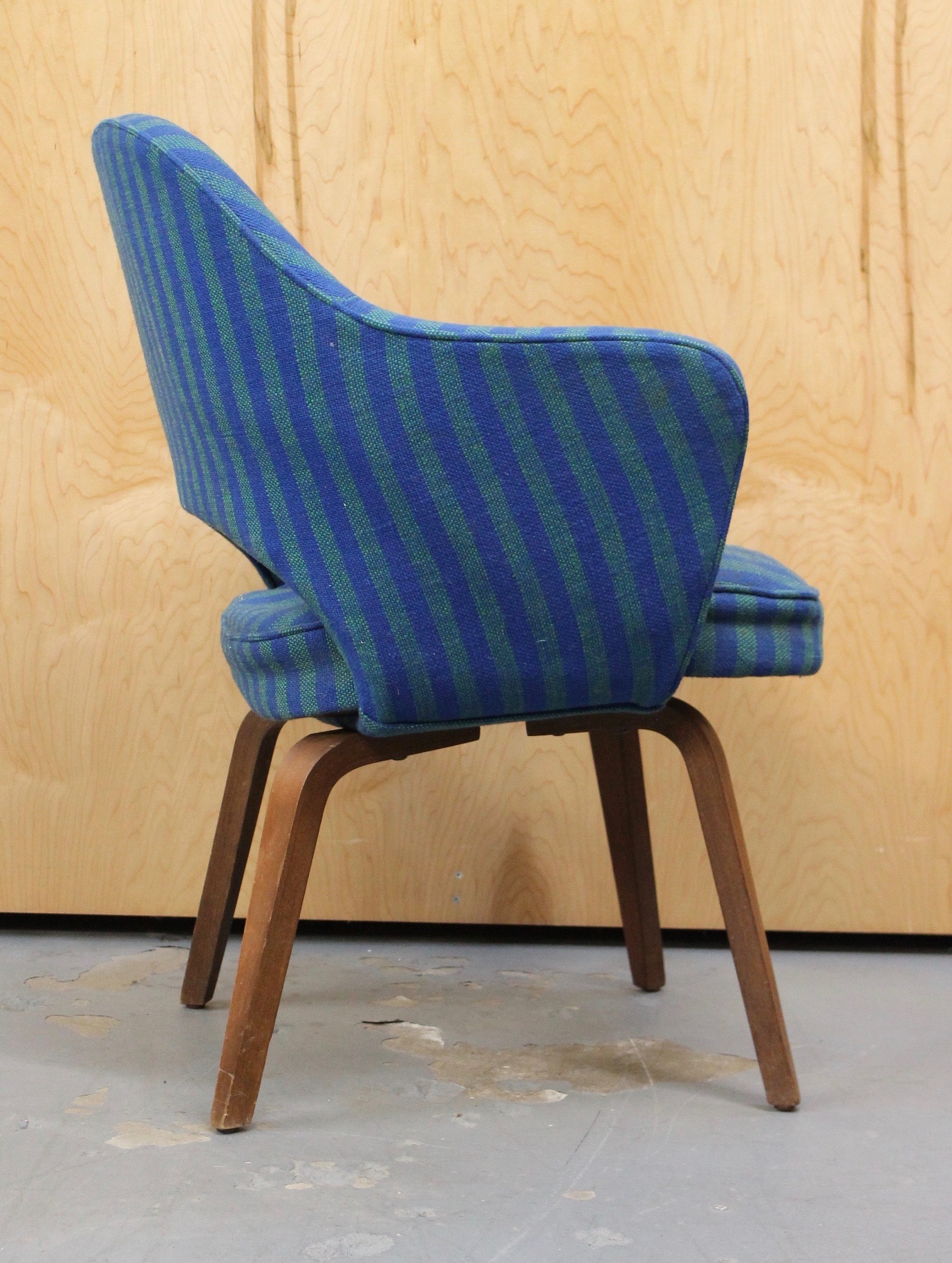 photo of side of blue striped fabric Saarinen 1971 arm chair