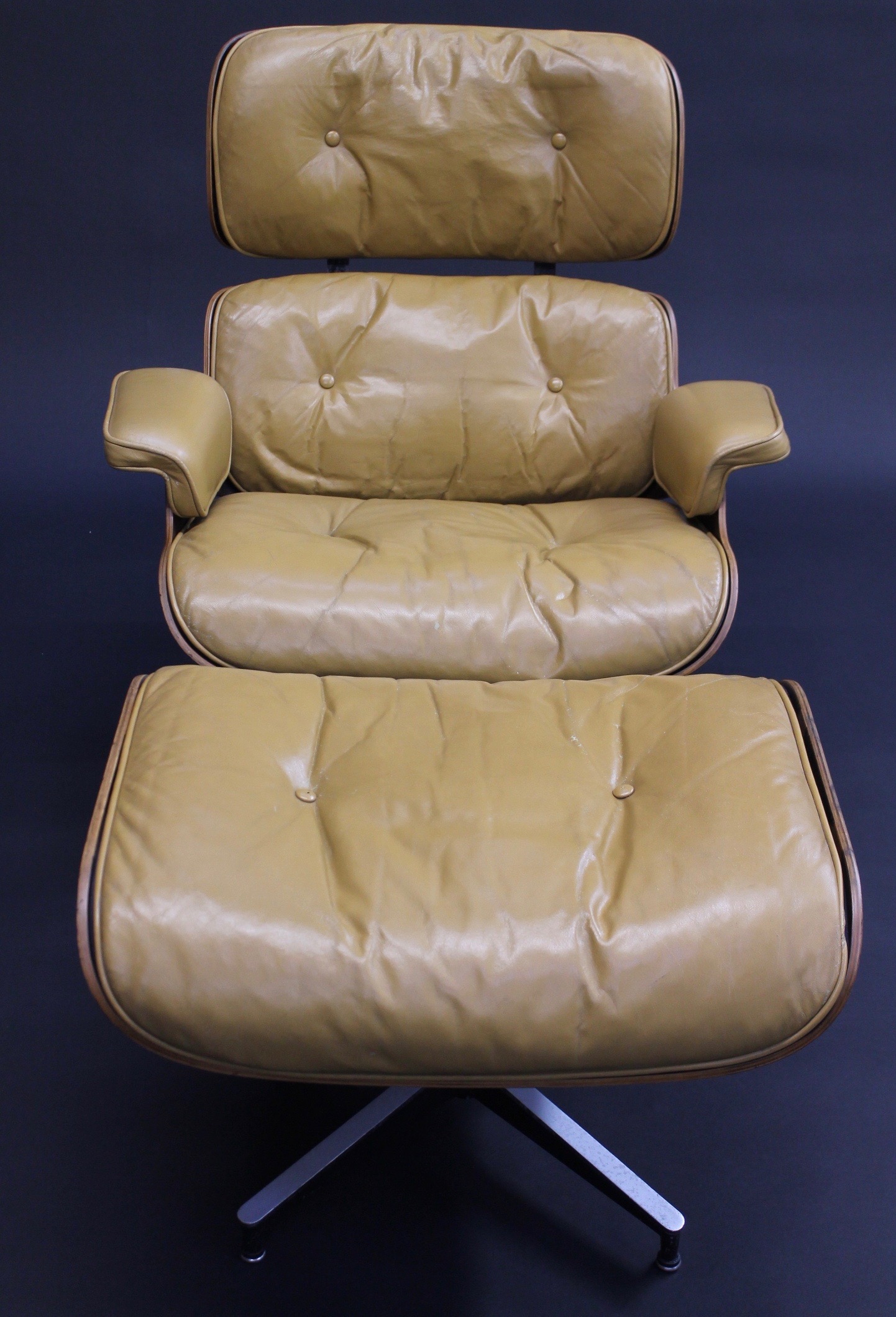 Old Eames Lounge & Ottoman photo