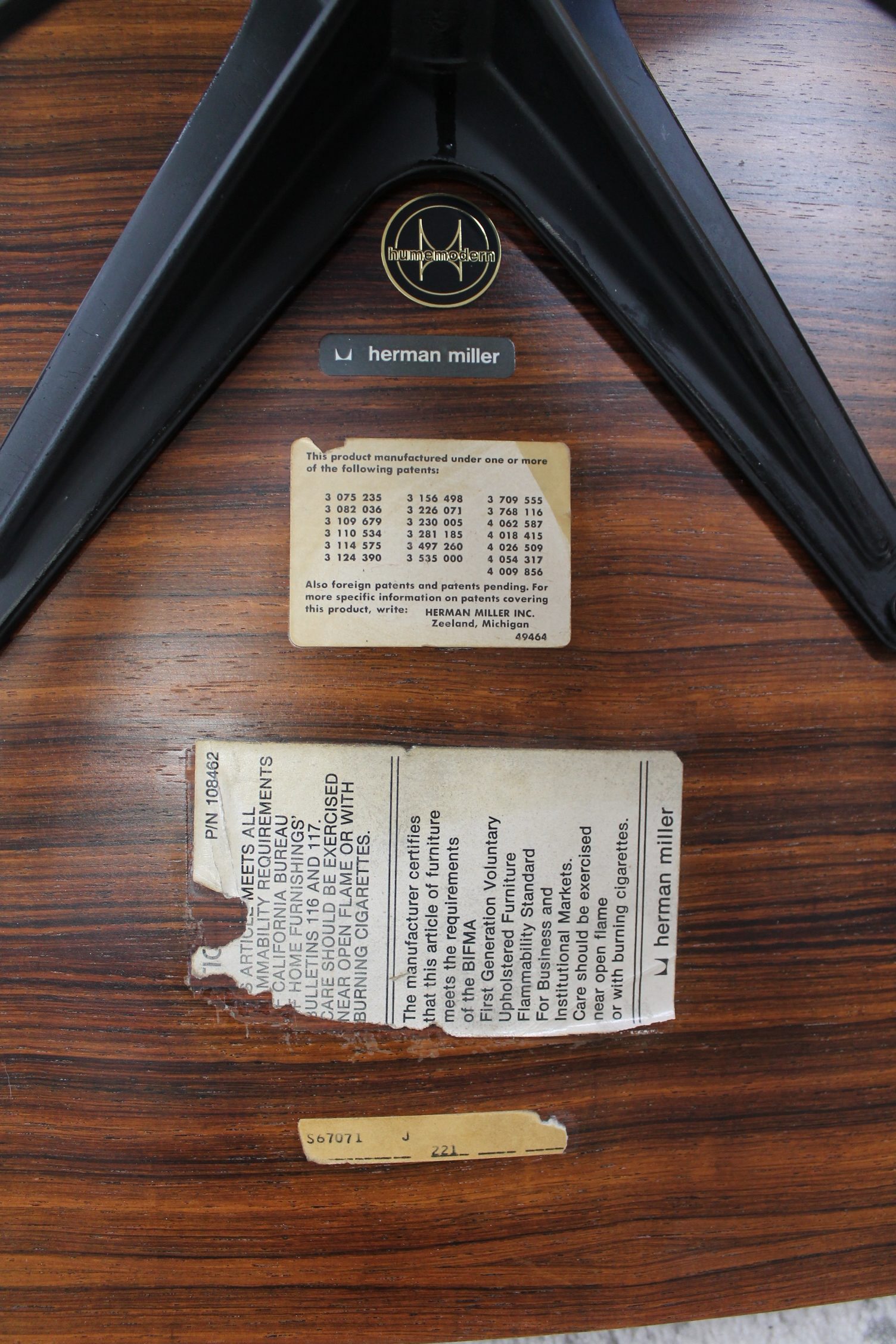 underside of wood ottoman metal legs and tags